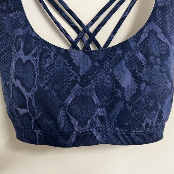 Victoria's Secret Blue Snakeskin Print Sports Bra - Picture 2 of 4